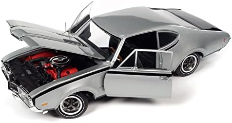 1968 Olds Cutlass Hurst Peruvian Silver Met W/Black Stripes Muscle Car & Corvette Nationals 1/18 Diecast Model Car por