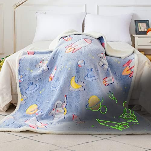 Glow insereado no cobertor escuro para crianças, com tema espacial de 50 x60, cobertor de flanela difusa macia para meninas,