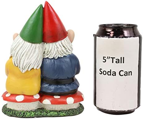 Ebros Whimsical Mr e Sra. Gnome Hobbit Casal sentado no Toadstool Cogumelos estátua 6.25 Tall 'Forever Love Stried' Gnomos